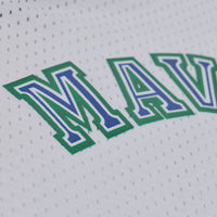 Dallas Mavericks Mitchell & Ness Dirk Nowitzki 1998 Swingman Authentic Jersey - White