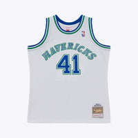 Dallas Mavericks Mitchell & Ness Dirk Nowitzki 1998 Swingman Authentic Jersey - White