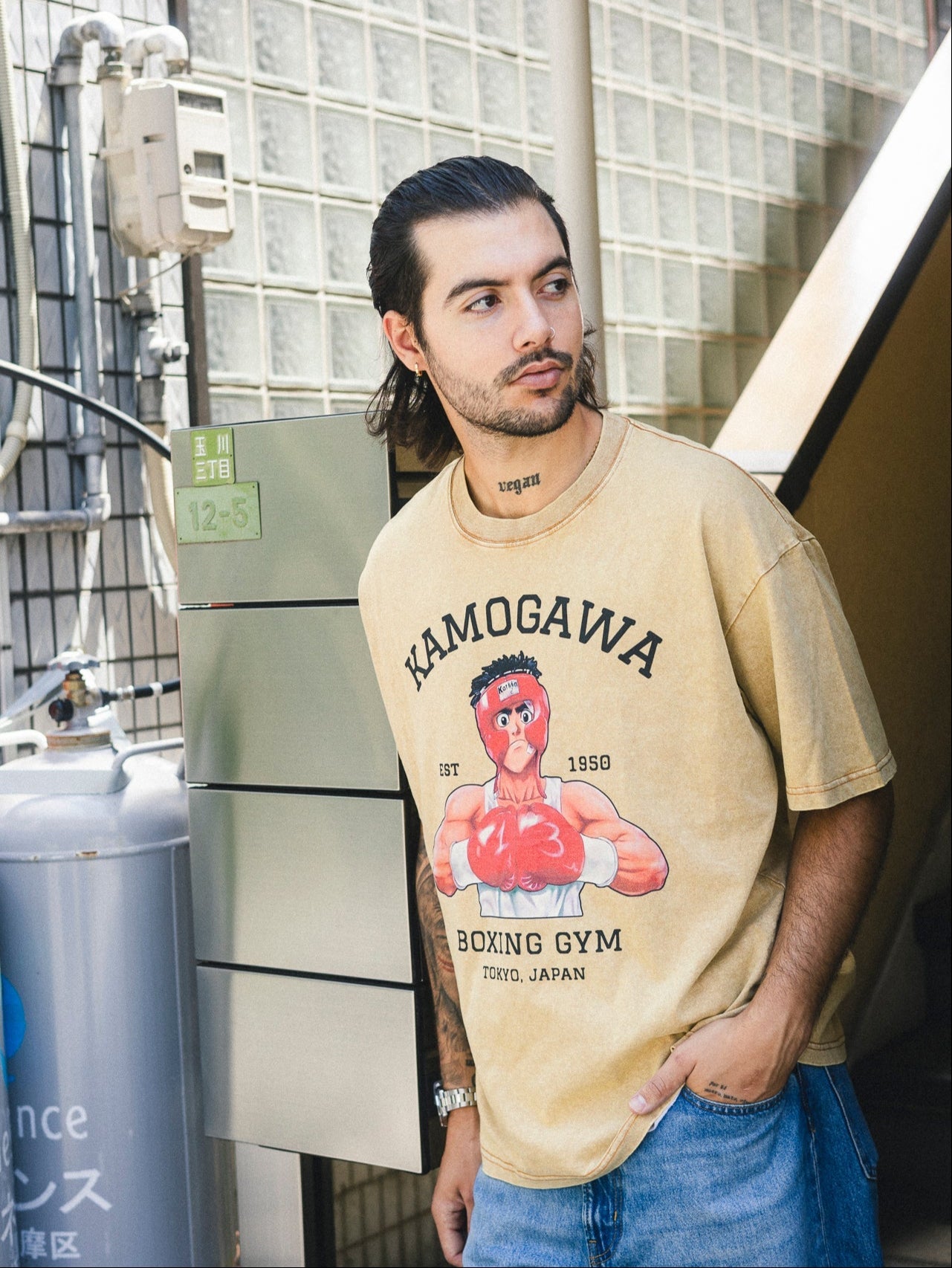 Khaki t-shirt with Kamogawa Boxing Gym Hajime No Ippo Boxer graphic – photo 2