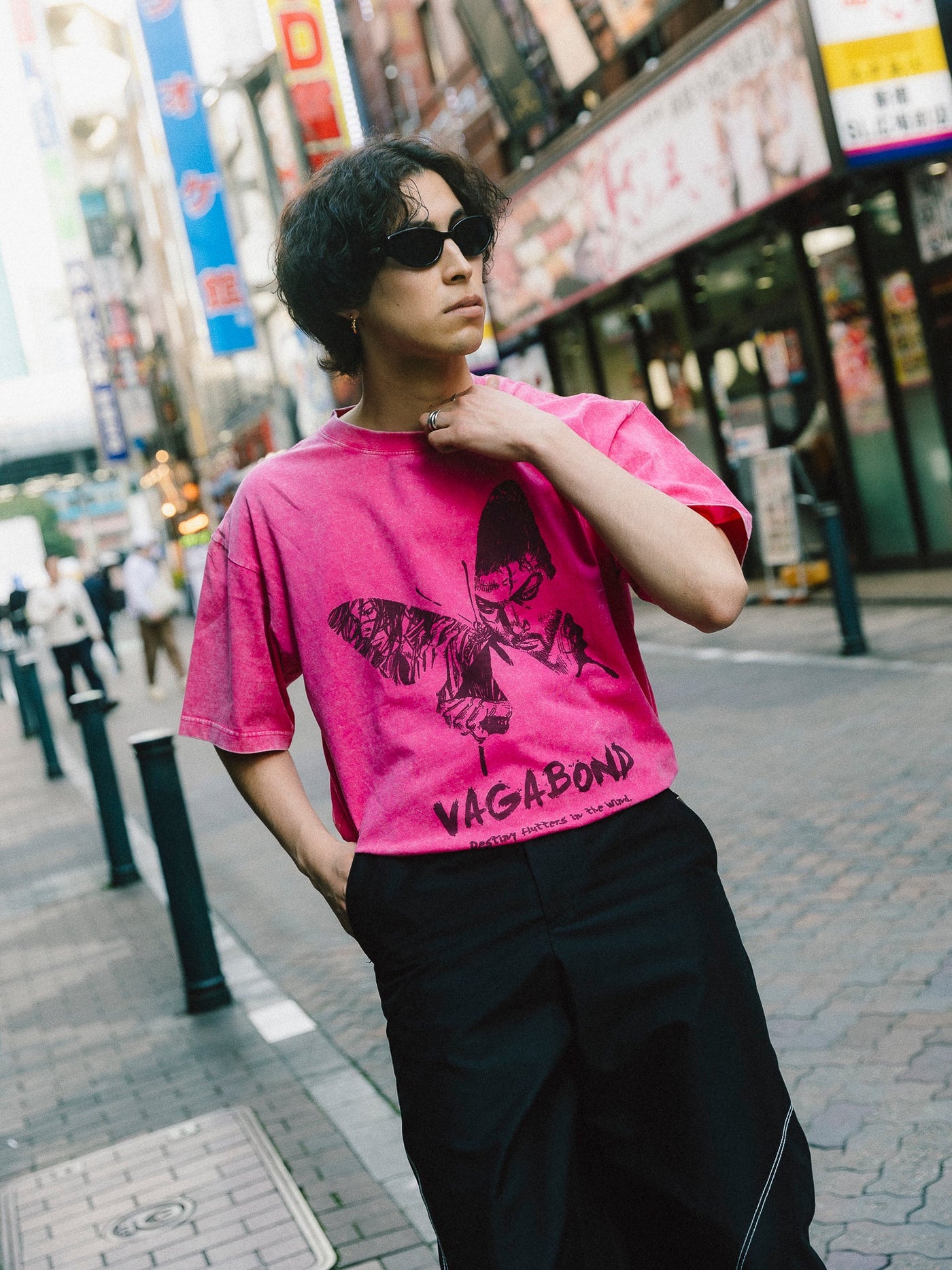 Pink t-shirt with Miyamoto Musashi Vagabond Samurai graphic – photo 3